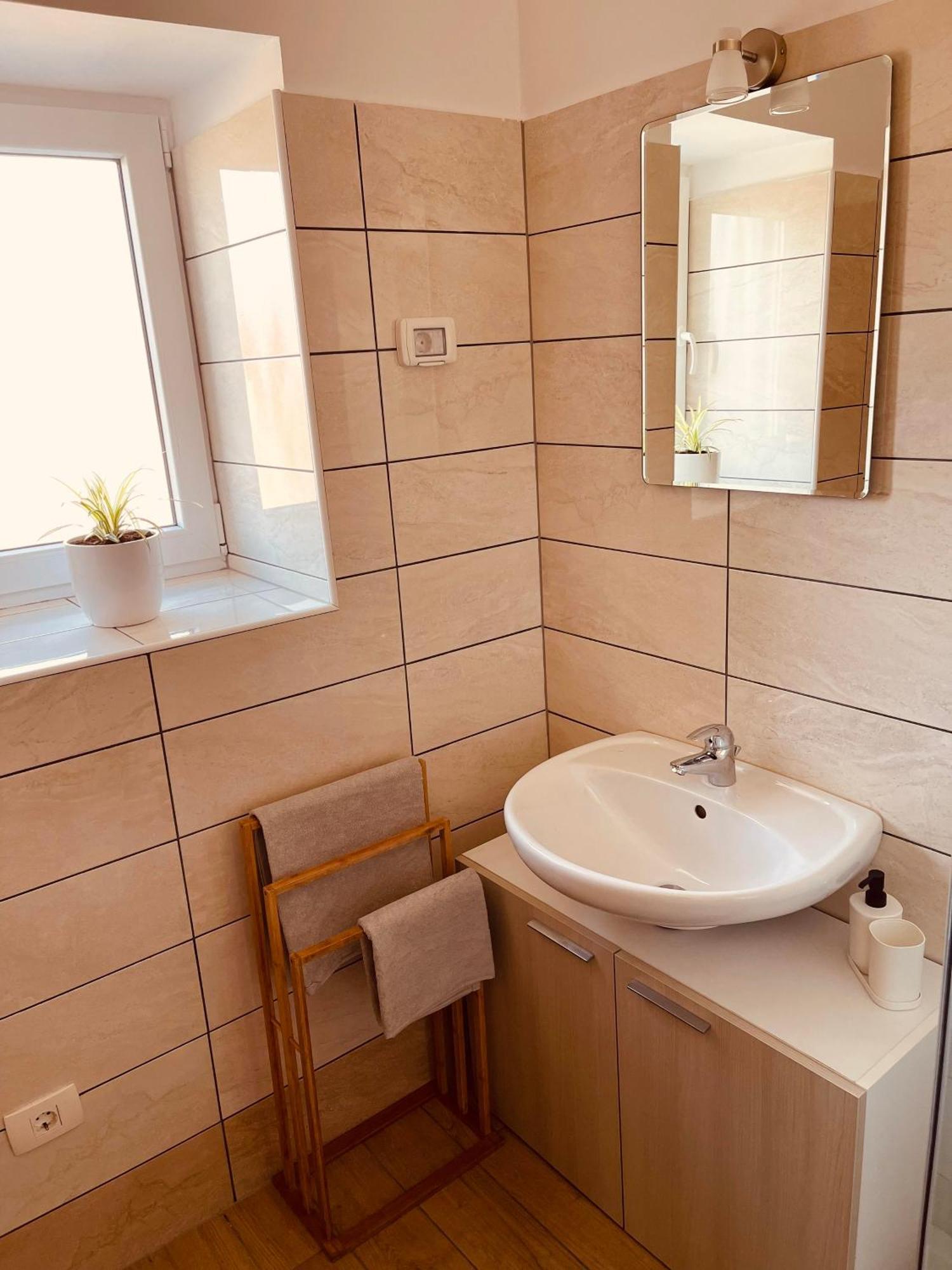Santomas Apartments Šmarje Eksteriør bilde