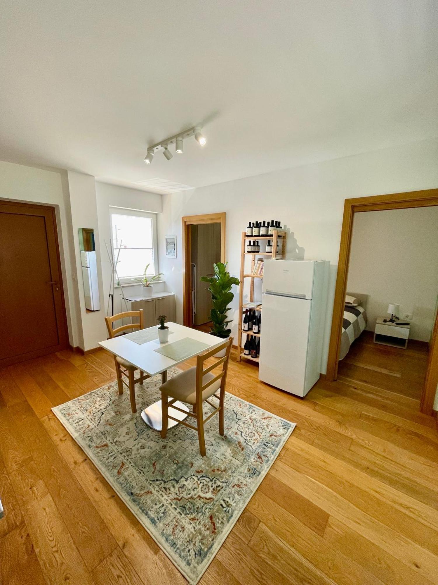 Santomas Apartments Šmarje Eksteriør bilde