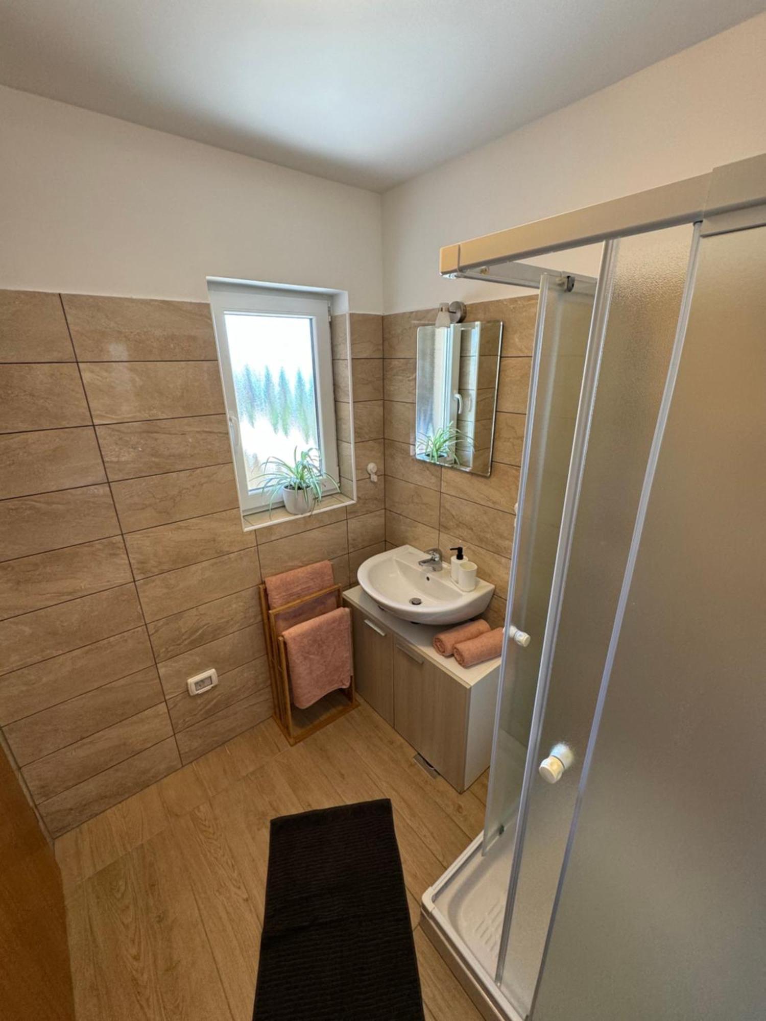Santomas Apartments Šmarje Eksteriør bilde